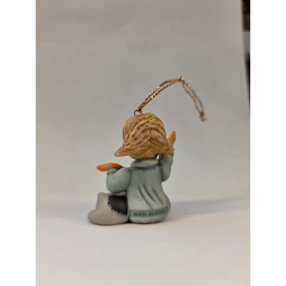 Goebel Hummel 1997 Christmas Ornament Girl Opening Gift w/ Cat Figurine 2" - Picture 2 of 4